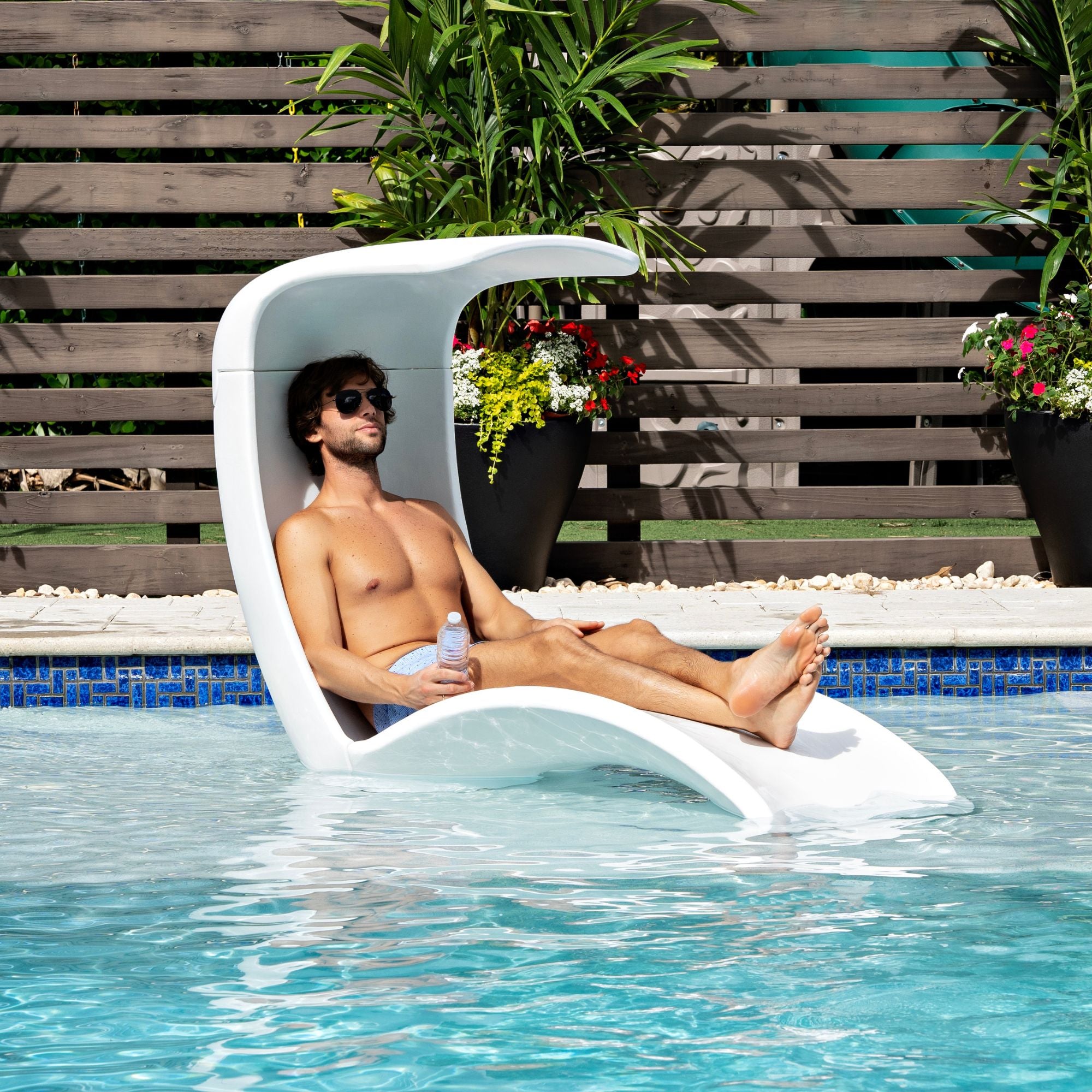 シルクベロアクッション・ラウンド　le monde sawage Mondello Lounger with Shade™ from Step2