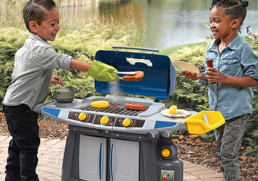 How Pretend Play Encourages Social Skills