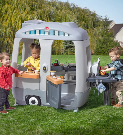 Benefits of Outdoor Dining for Kids: Health and Happiness