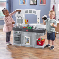 Top Cooks Kitchen with kids playing