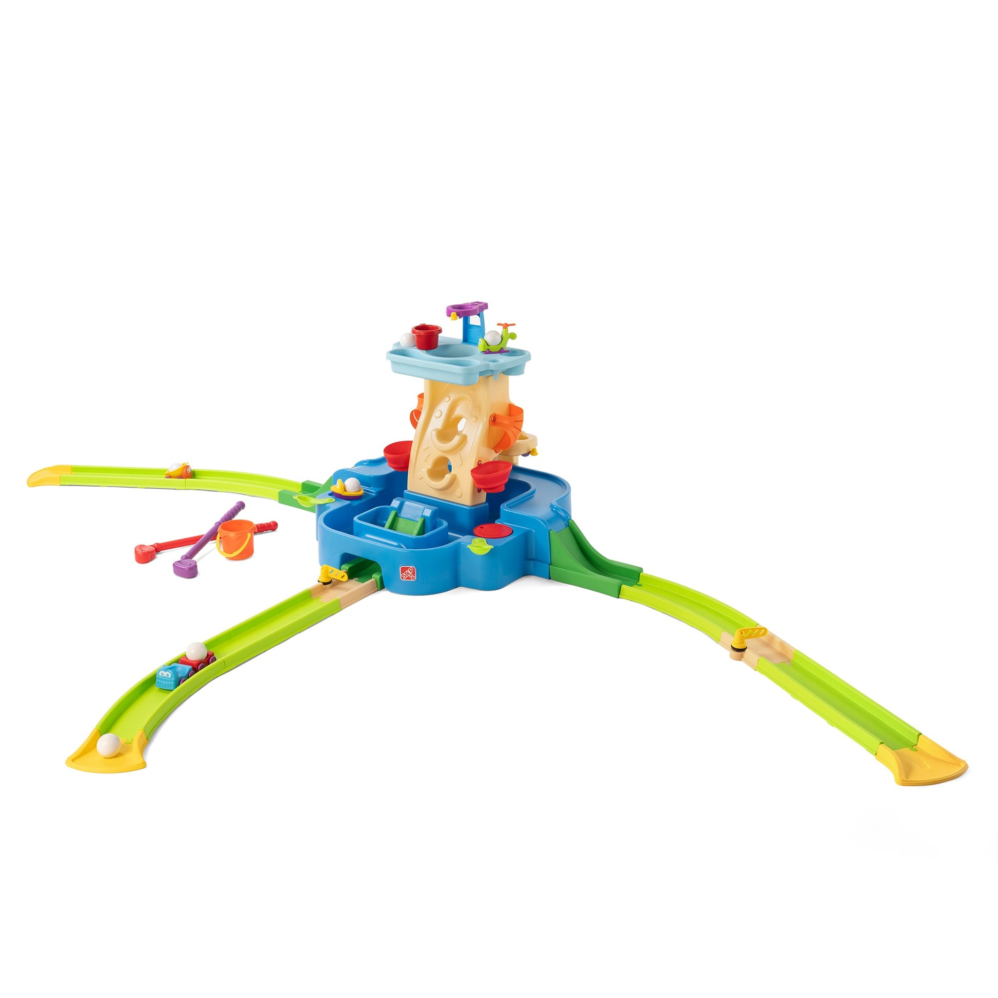 Step2 Putt-Splash Adventure Center — overhead view of 4-fairway mini golf and splash play set: central blue and tan water tower with orange and red accents, four curved green fairway tracks with yellow end flags, two toy putters, and white balls; white background