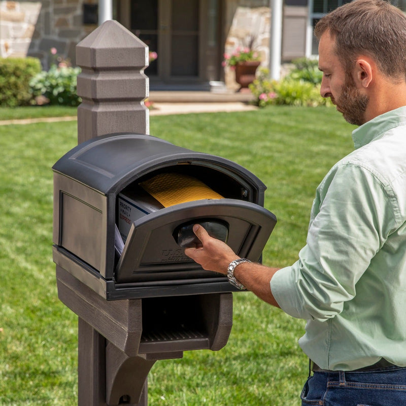 Lakewood XL Mailbox & Post Kit mailbox door.