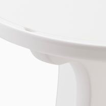 Close-up of the Vero In Pool Accent Table™ tabletop edge and removable tray connection point — shows the integrated lift groove detail and curved tabletop rim