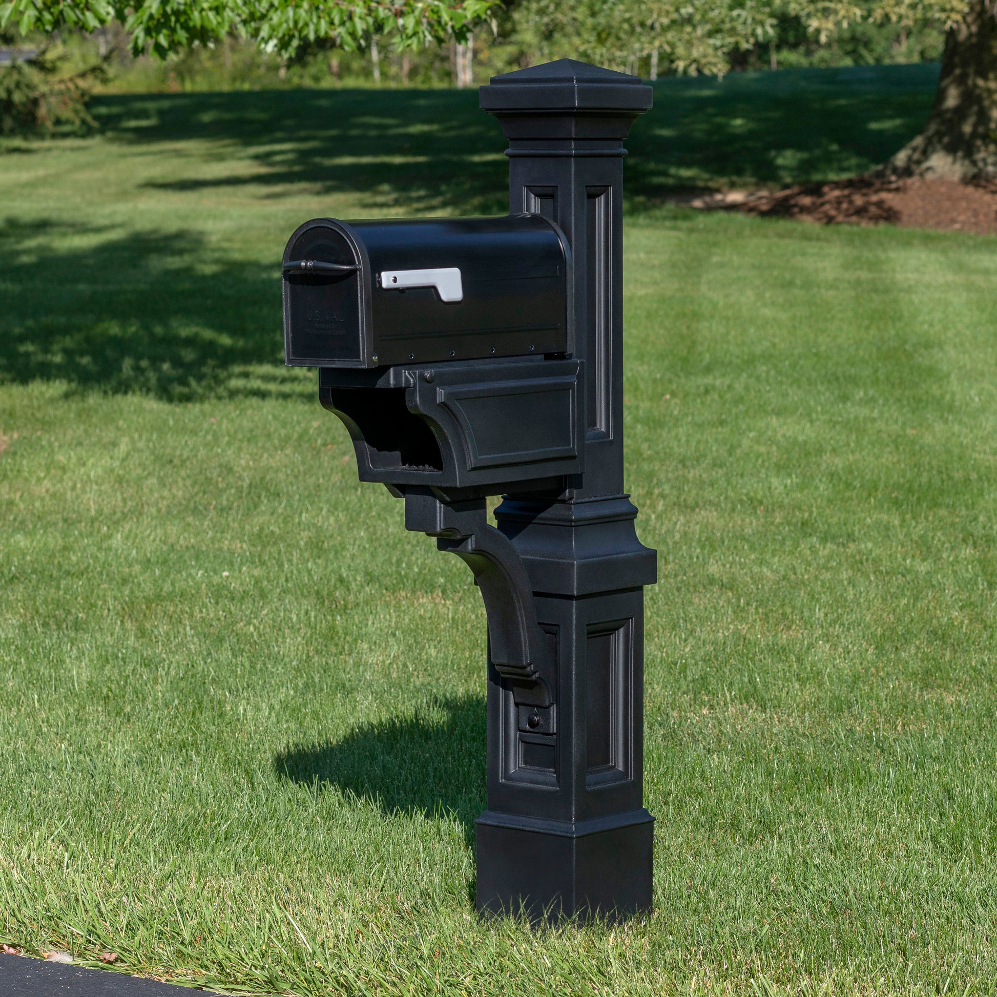 Atherton Mail Post™ shown with mailbox