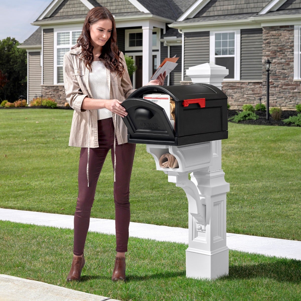 Atherton Mail Post - Classic White With Large Mail Box<br />