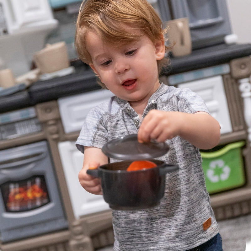 LifeStyle™ Dream Kitchen™ boy with pot.